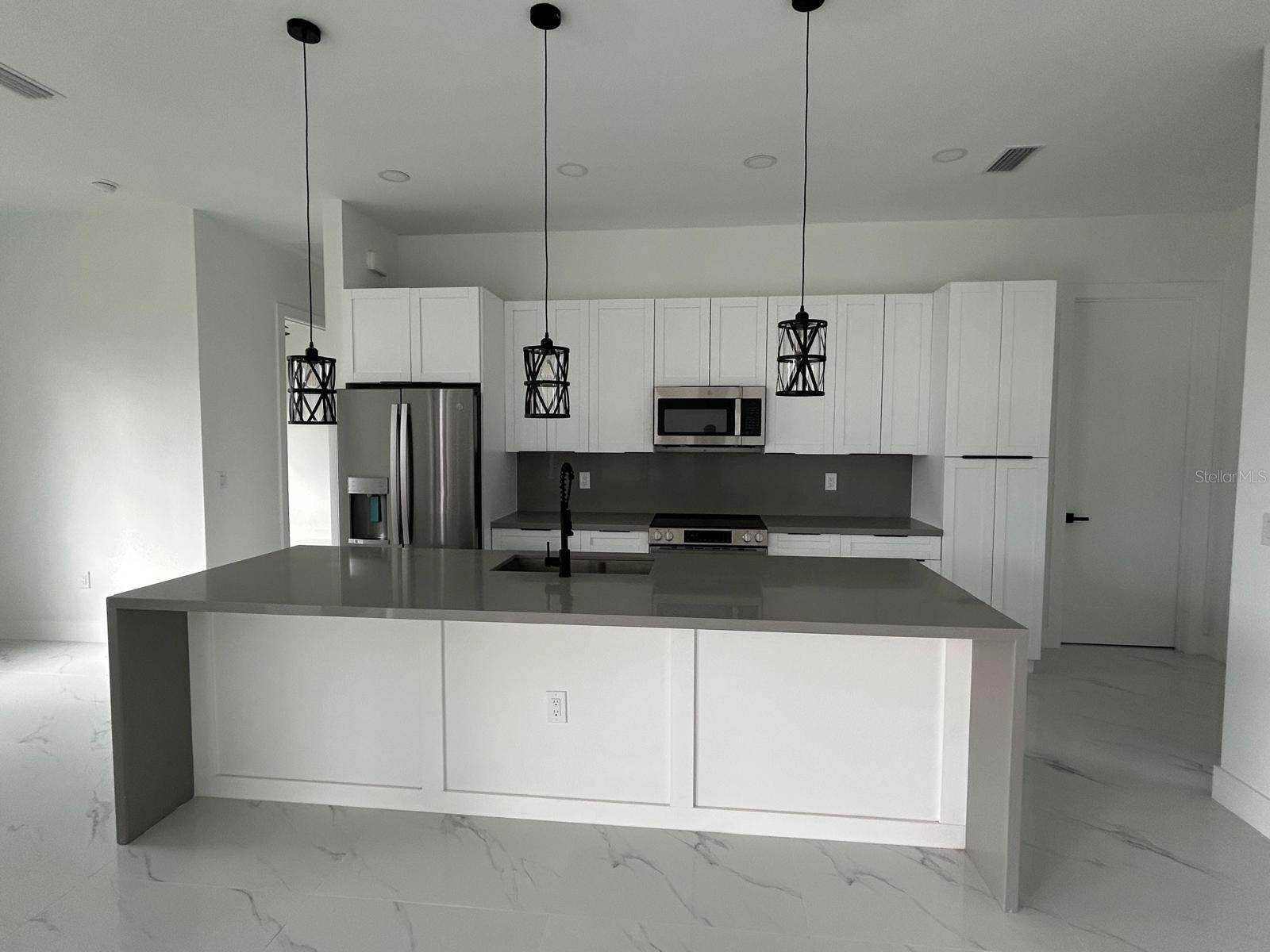 Image 3 of 32 For 1320 14th Avenue