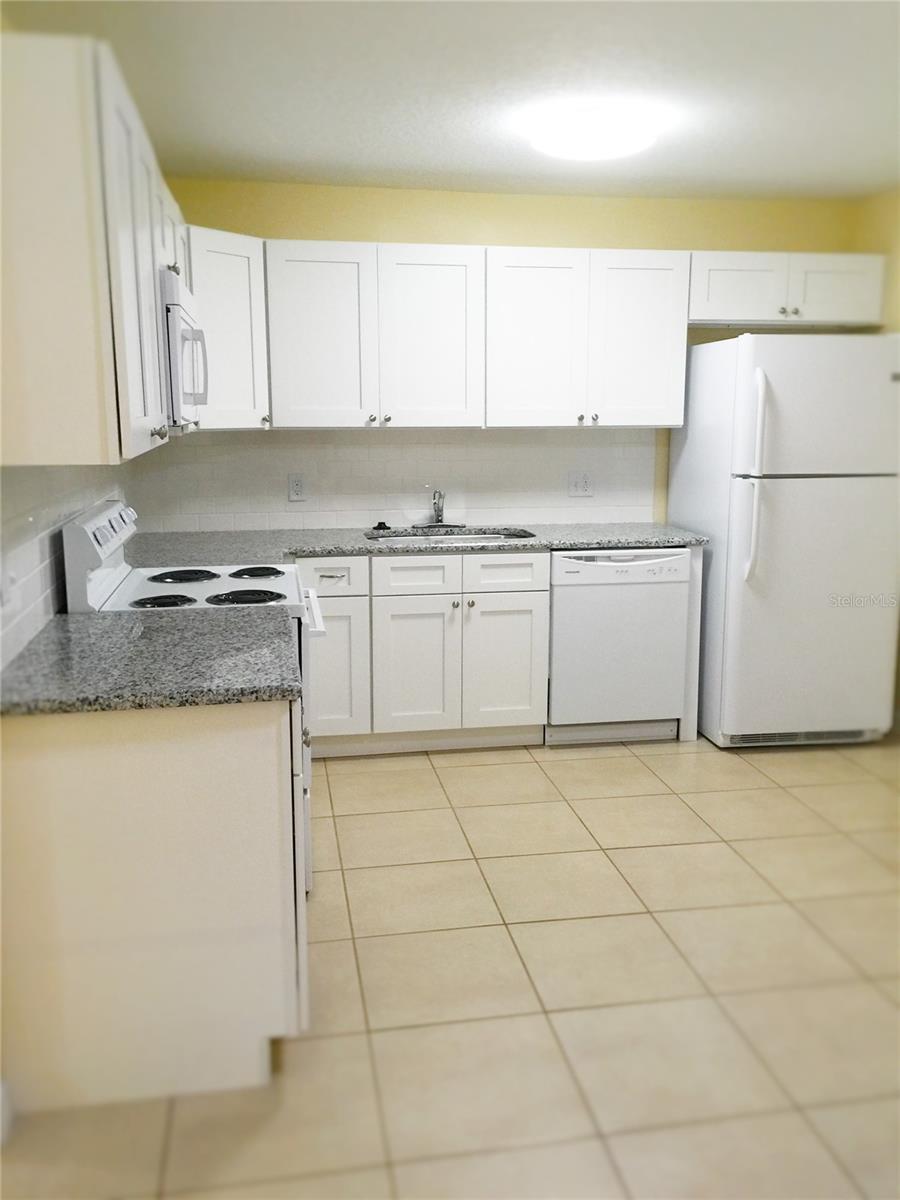 Image 4 of 13 For 330 Dundee Drive 330