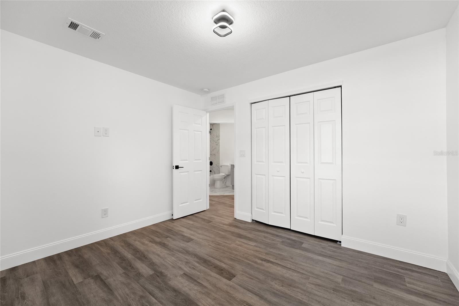 Image 19 of 32 For 13380 60th Court Road