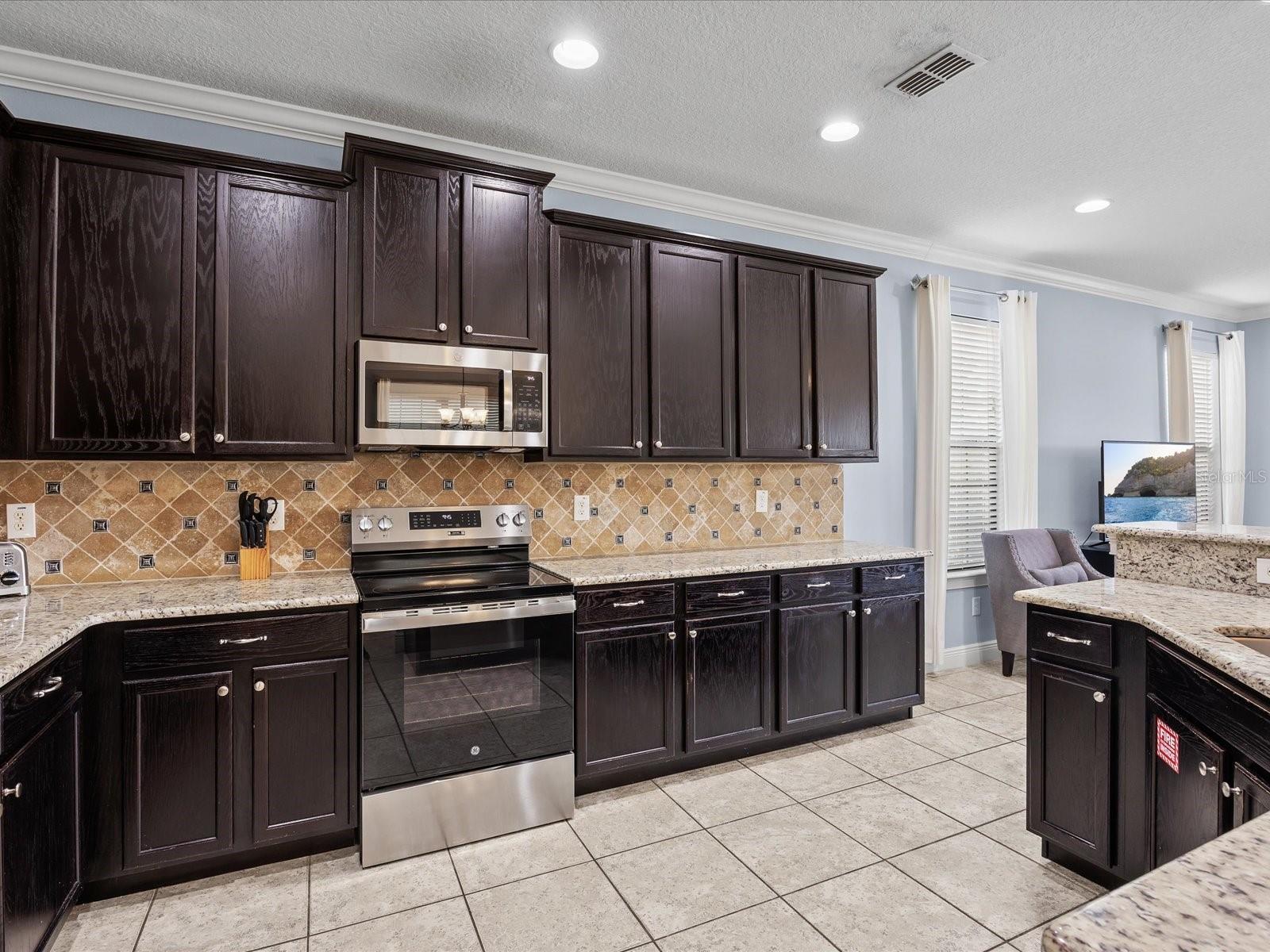 Image 10 of 66 For 733 Desert Mountain Court
