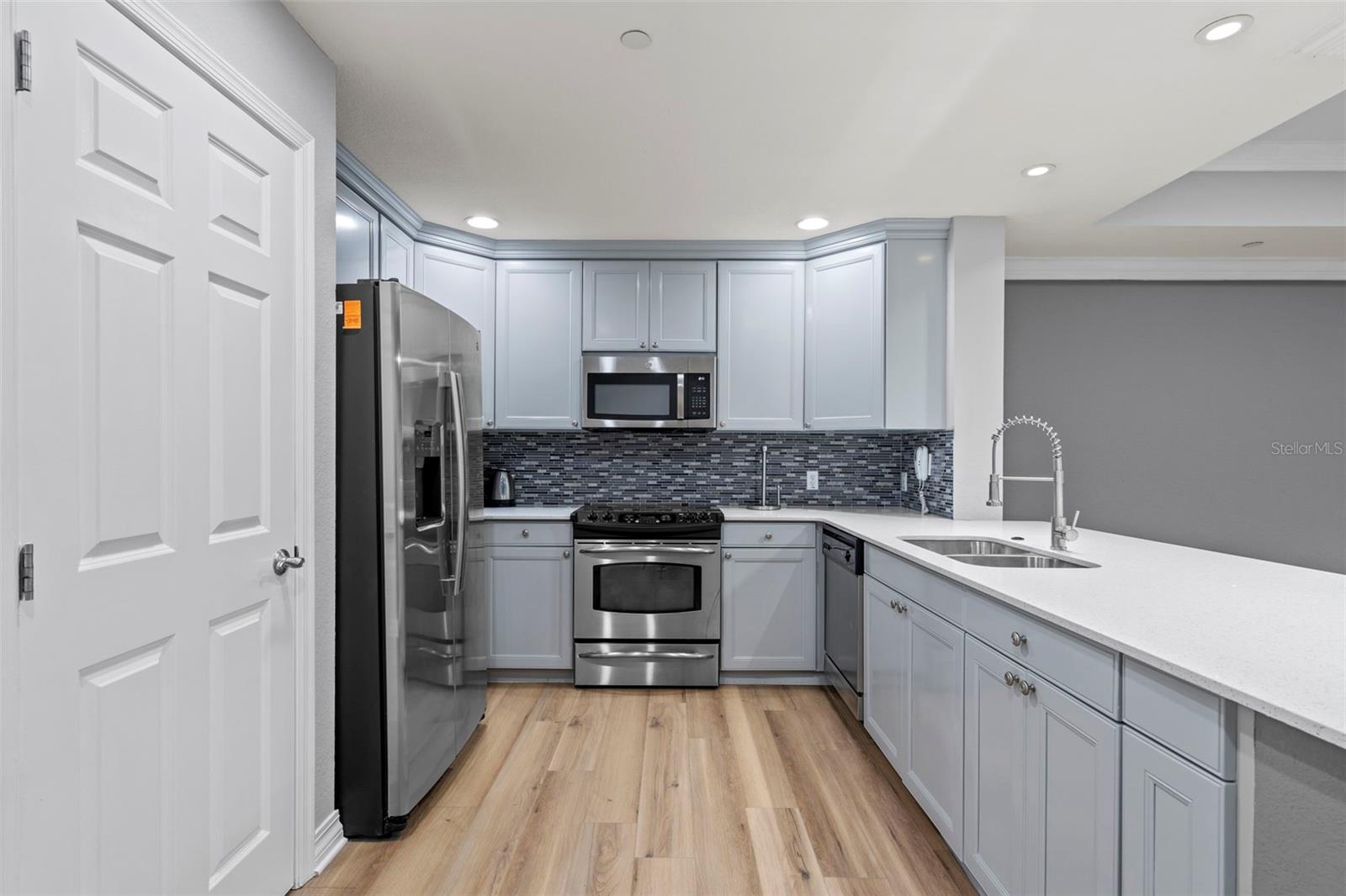 Image 19 of 33 For 7658 Whisper Way 202
