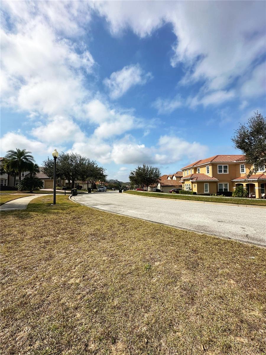 Image 14 of 25 For 1777 Bella Lago Drive