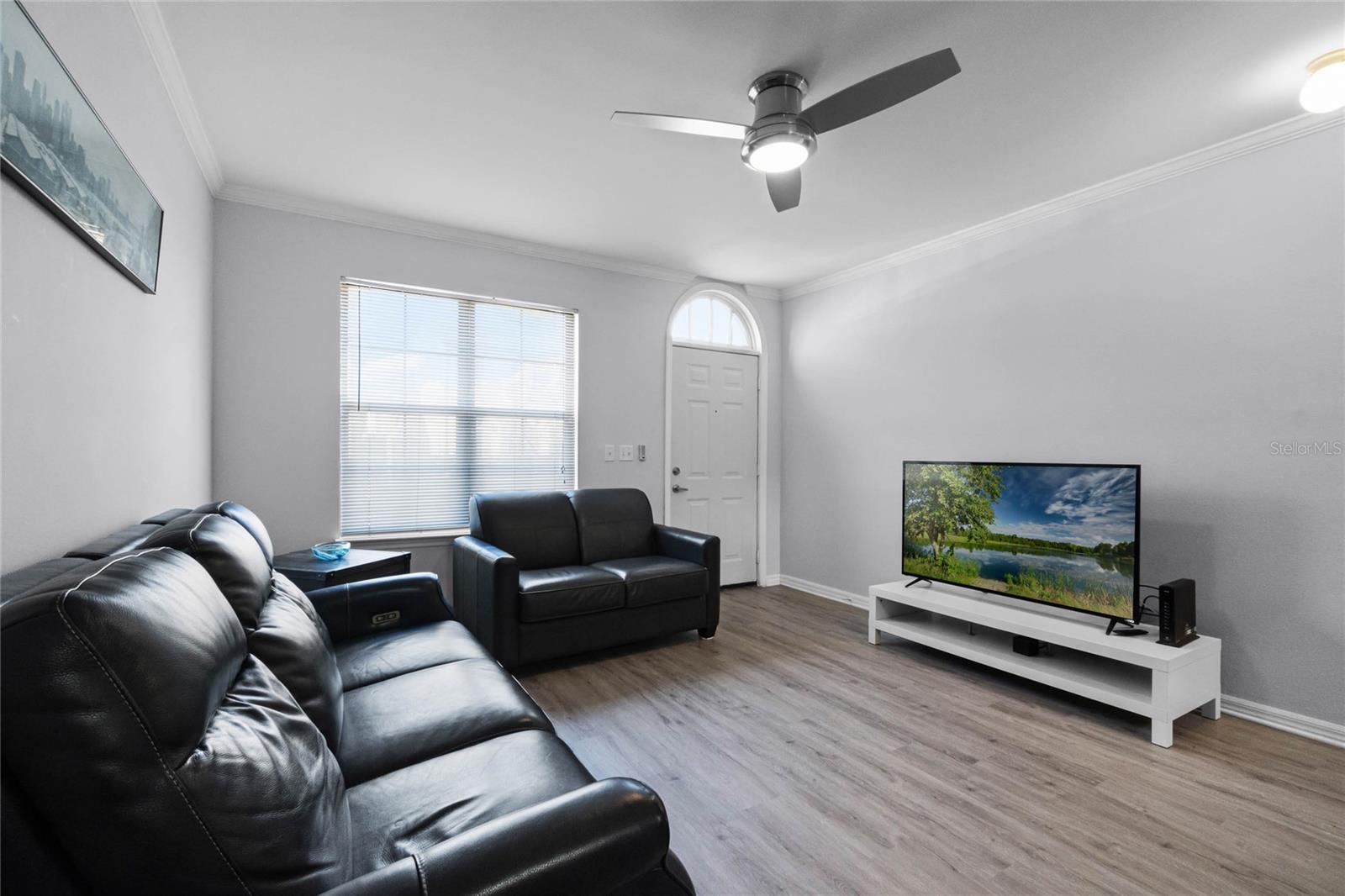 Image 5 of 20 For 709 Centervale Drive