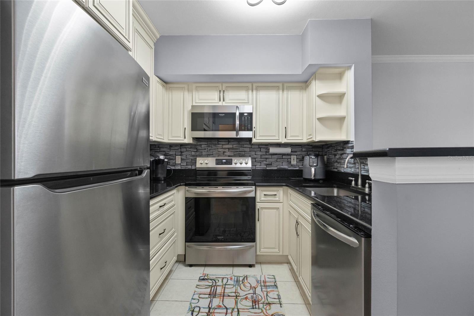Image 6 of 20 For 709 Centervale Drive