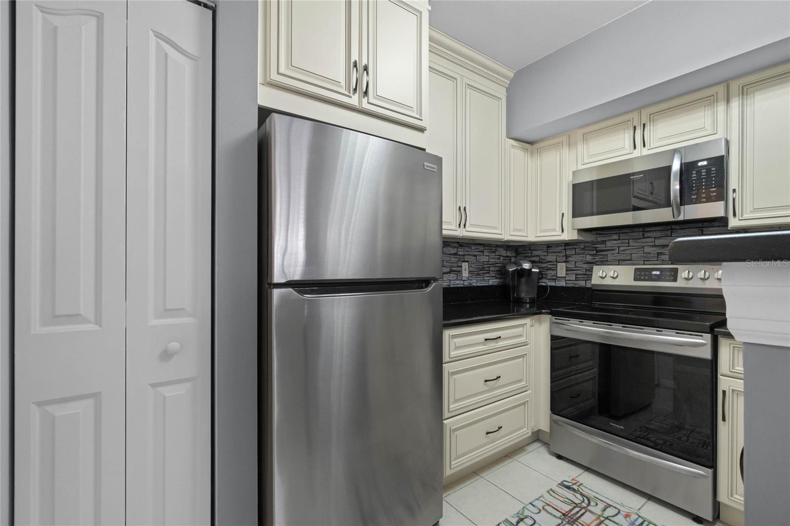 Image 8 of 20 For 709 Centervale Drive