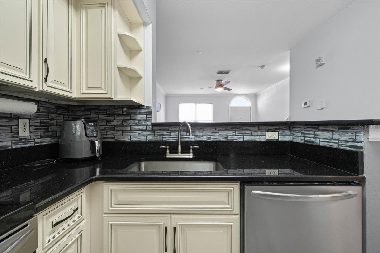 Image 9 of 20 For 709 Centervale Drive