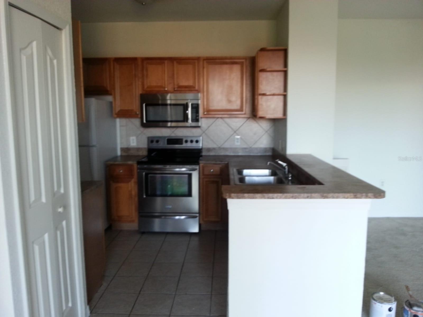 Image 3 of 9 For 6141 Metrowest Boulevard 308