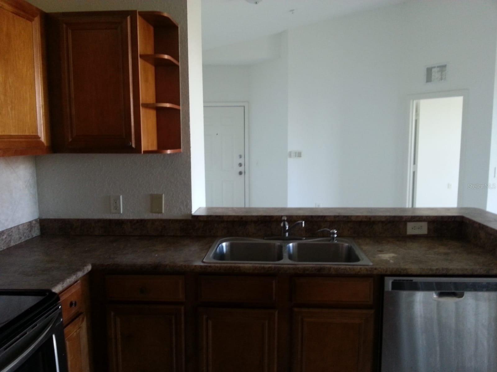 Image 4 of 9 For 6141 Metrowest Boulevard 308