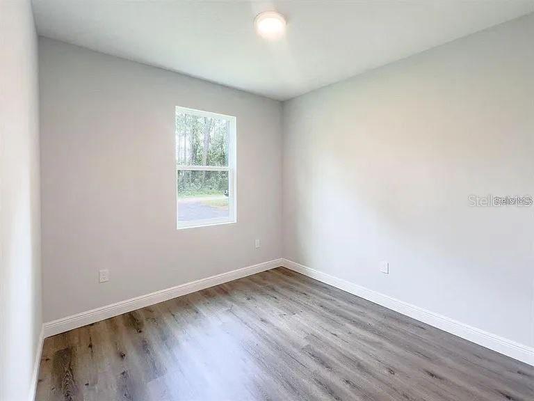 Image 7 of 8 For 17381 Tyler Avenue