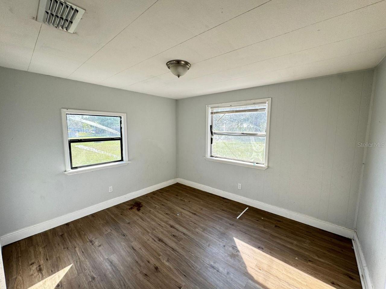 Image 10 of 12 For 708 Pine Avenue