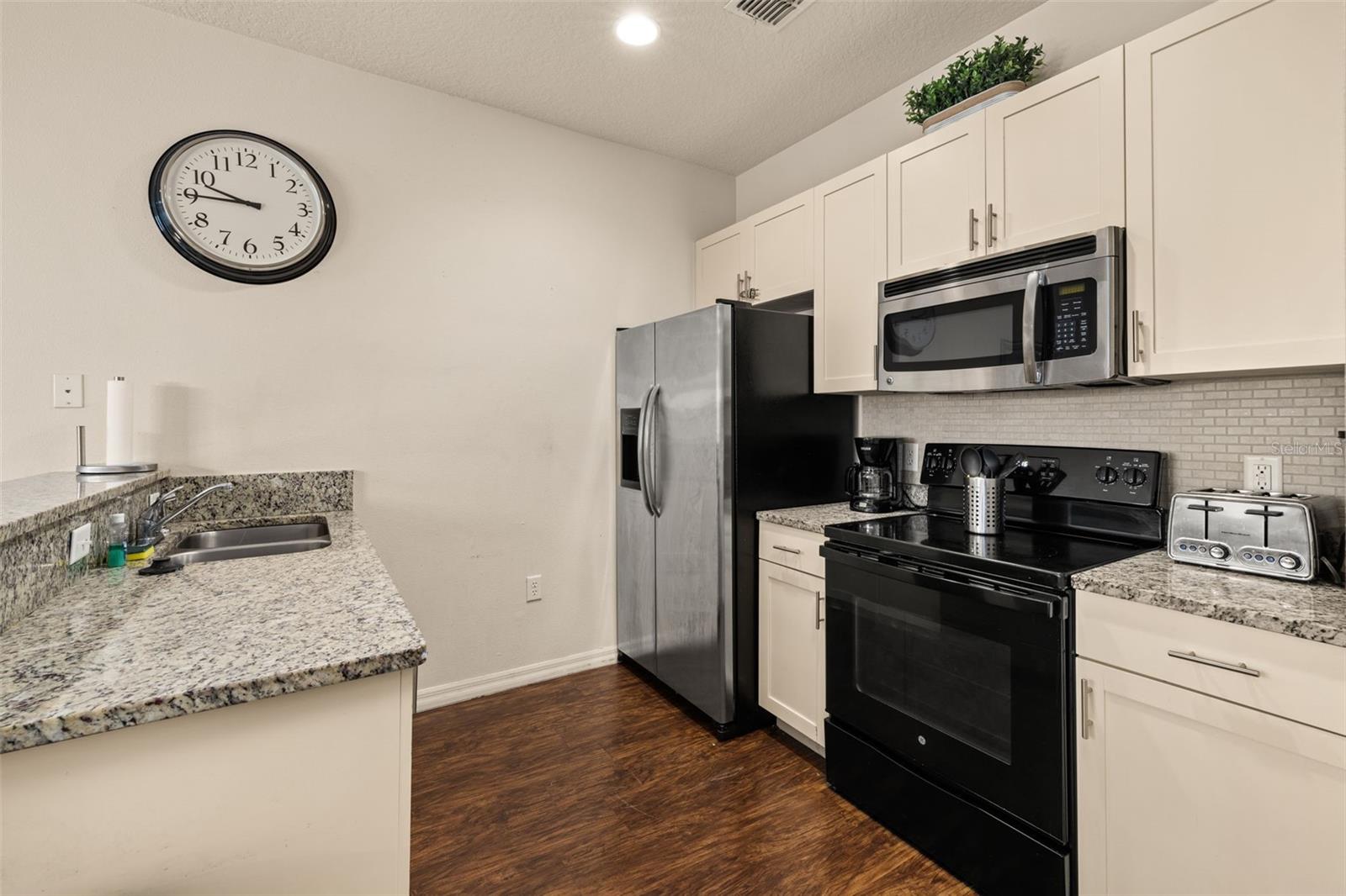 Image 13 of 48 For 5360 Diplomat Court 107