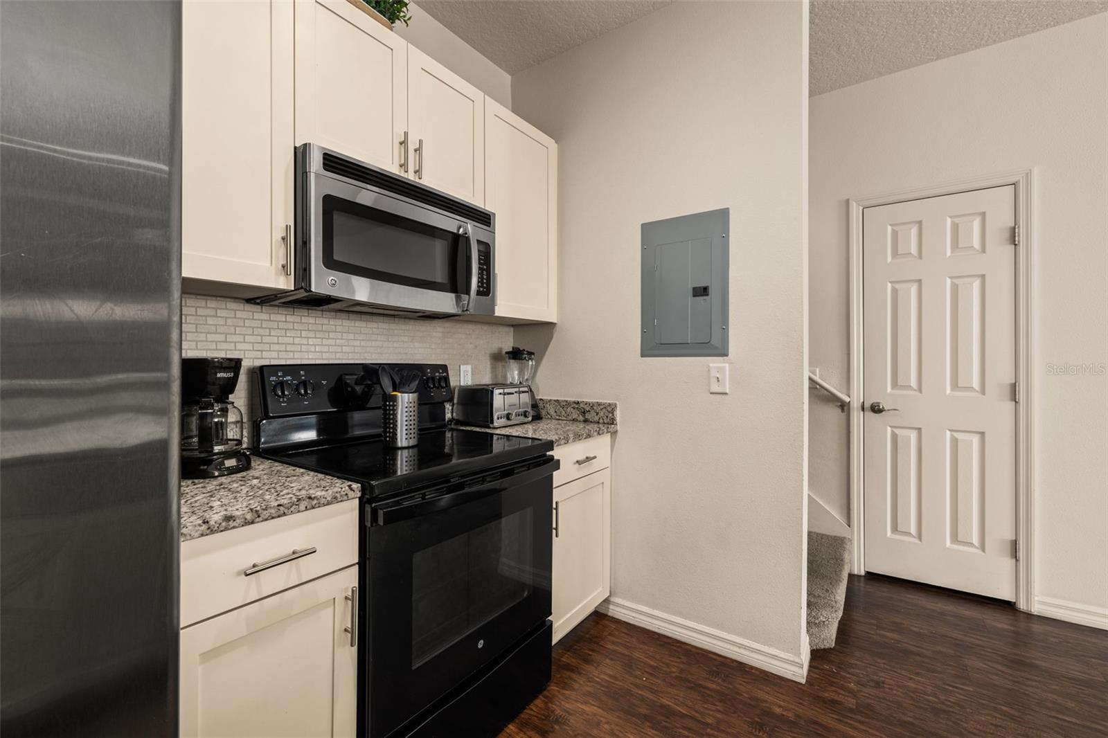 Image 16 of 48 For 5360 Diplomat Court 107