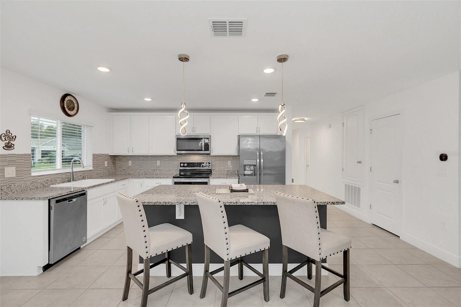 Image 11 of 32 For 1877 River Crest Avenue