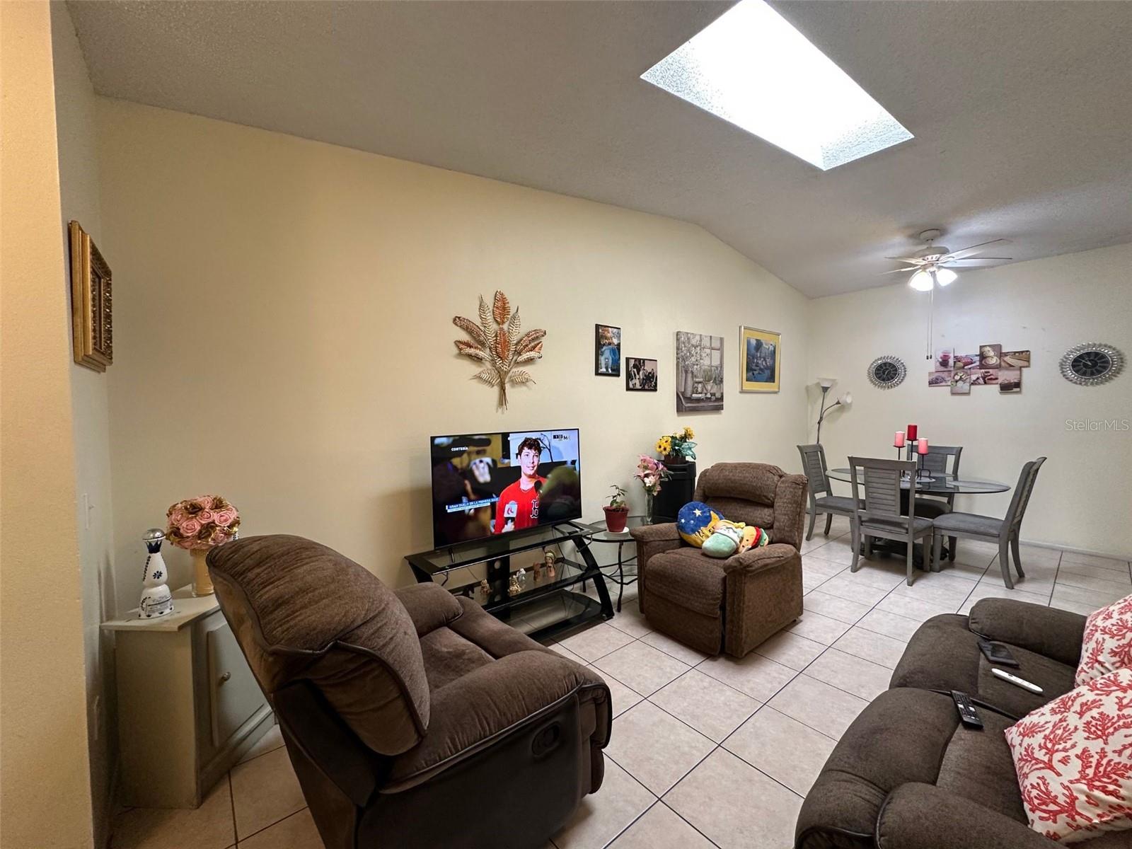 Image 4 of 23 For 996 Dolphin Drive