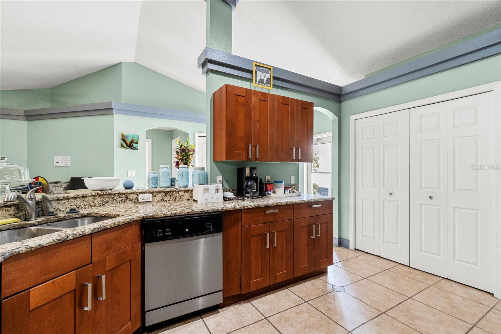 Image 11 of 31 For 1433 Kingston Way