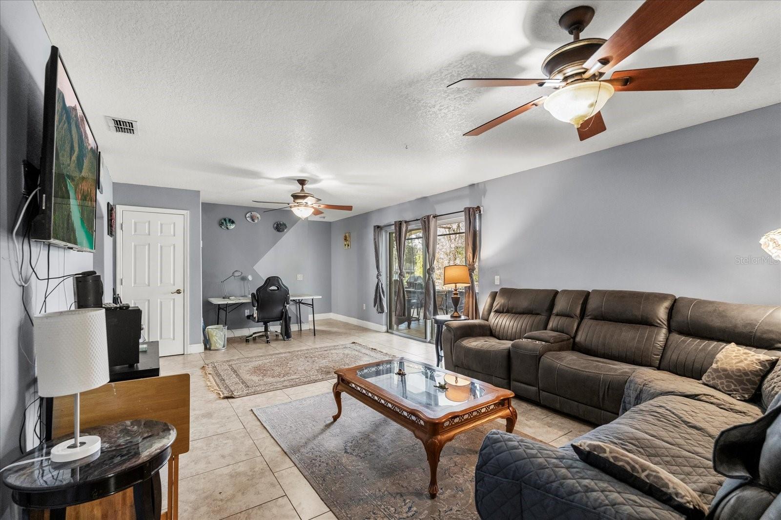 Image 3 of 31 For 1433 Kingston Way