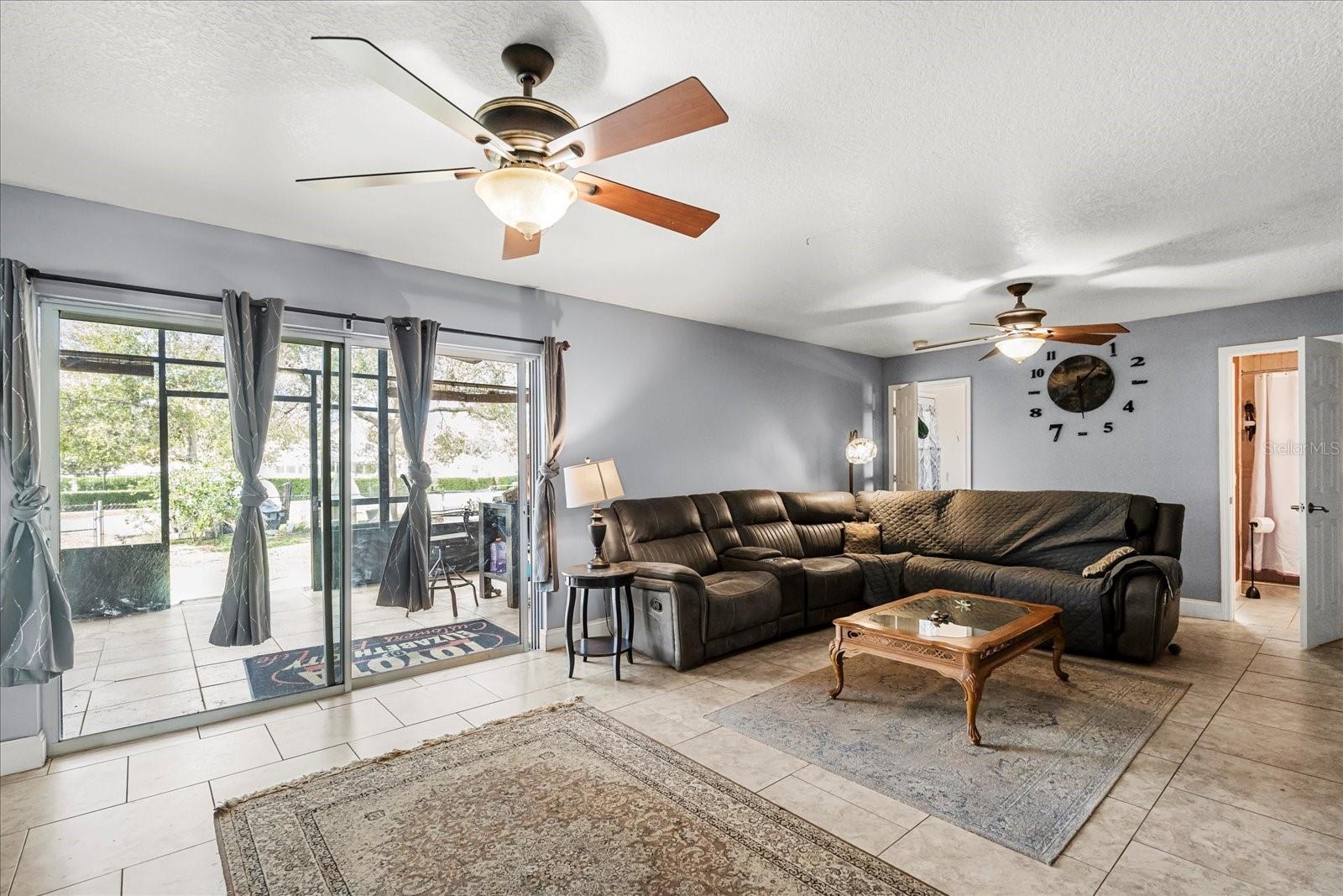 Image 4 of 31 For 1433 Kingston Way