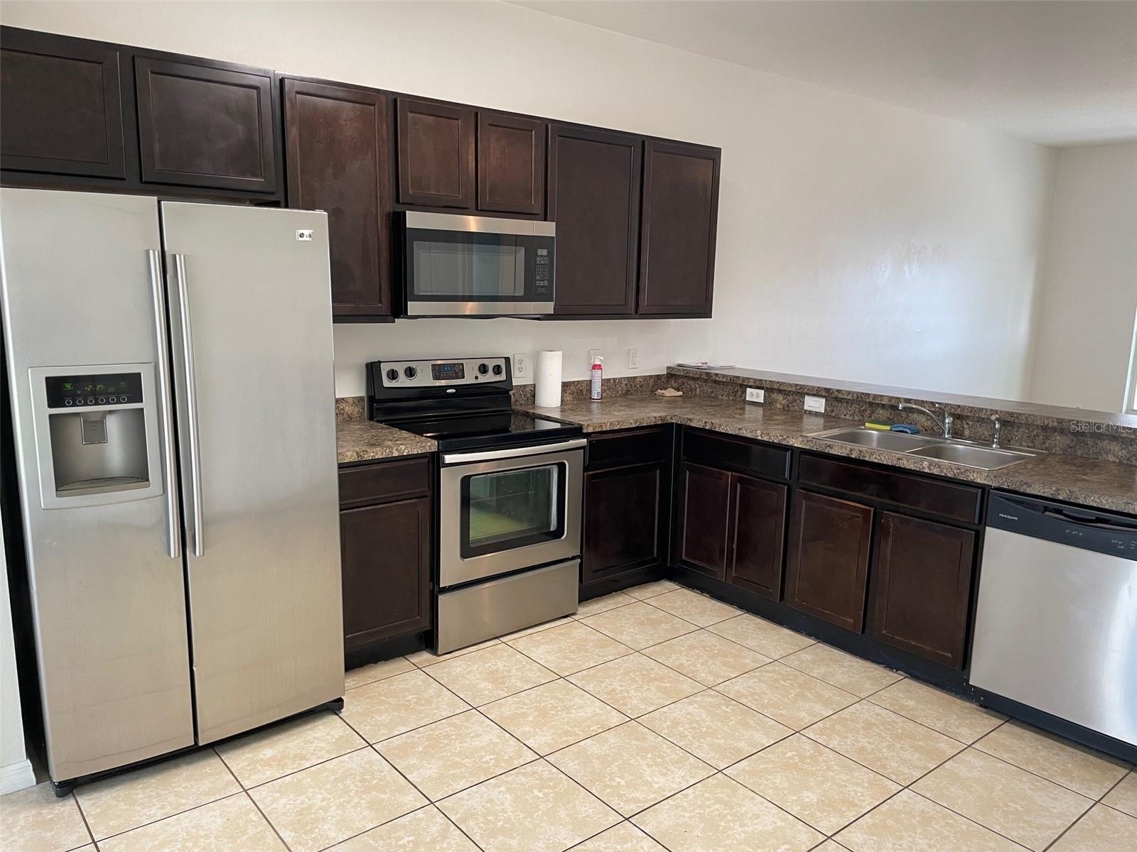 Image 19 of 28 For 828 Abbeville Court