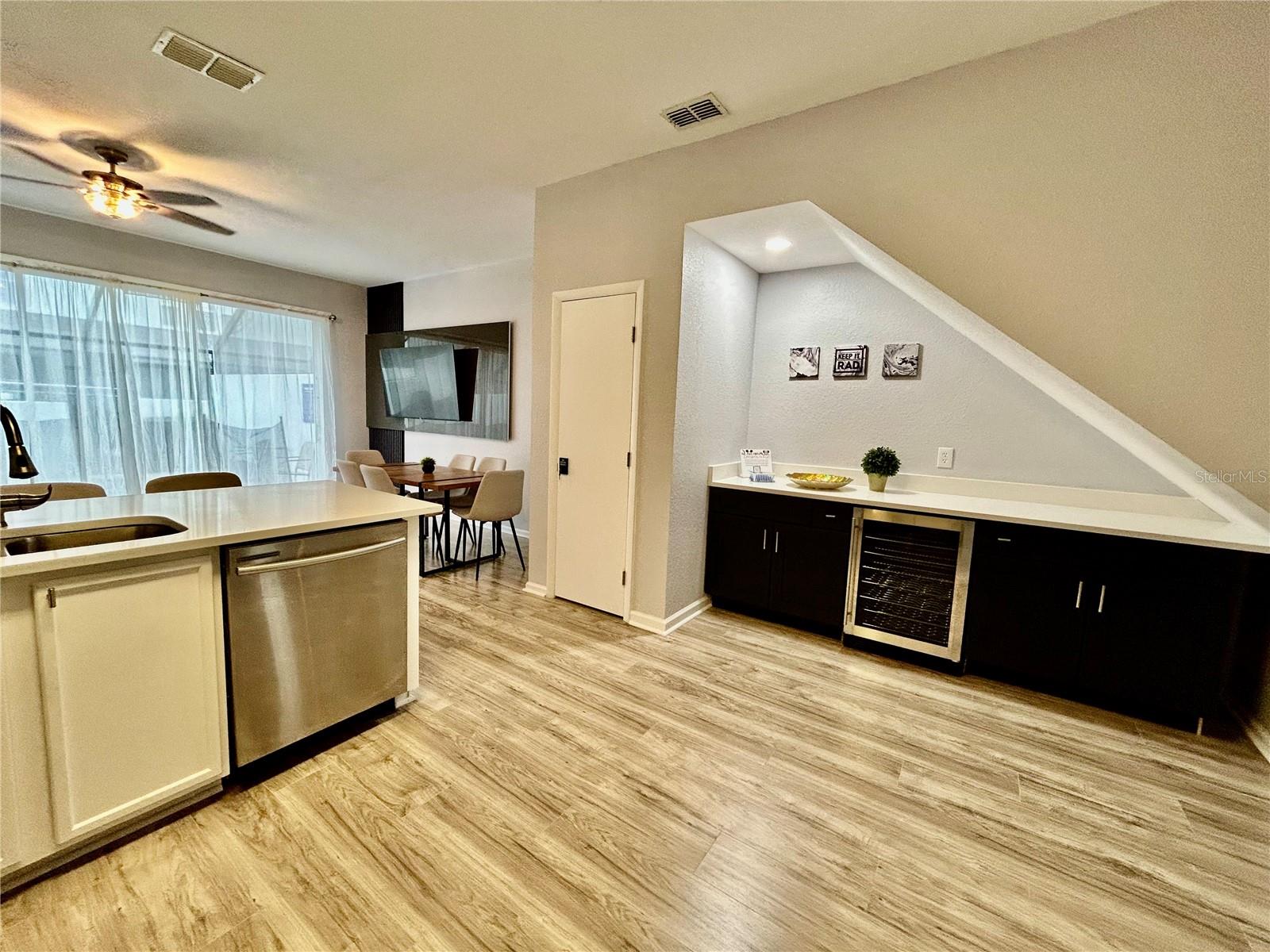 Image 9 of 47 For 7660 Otterspool St