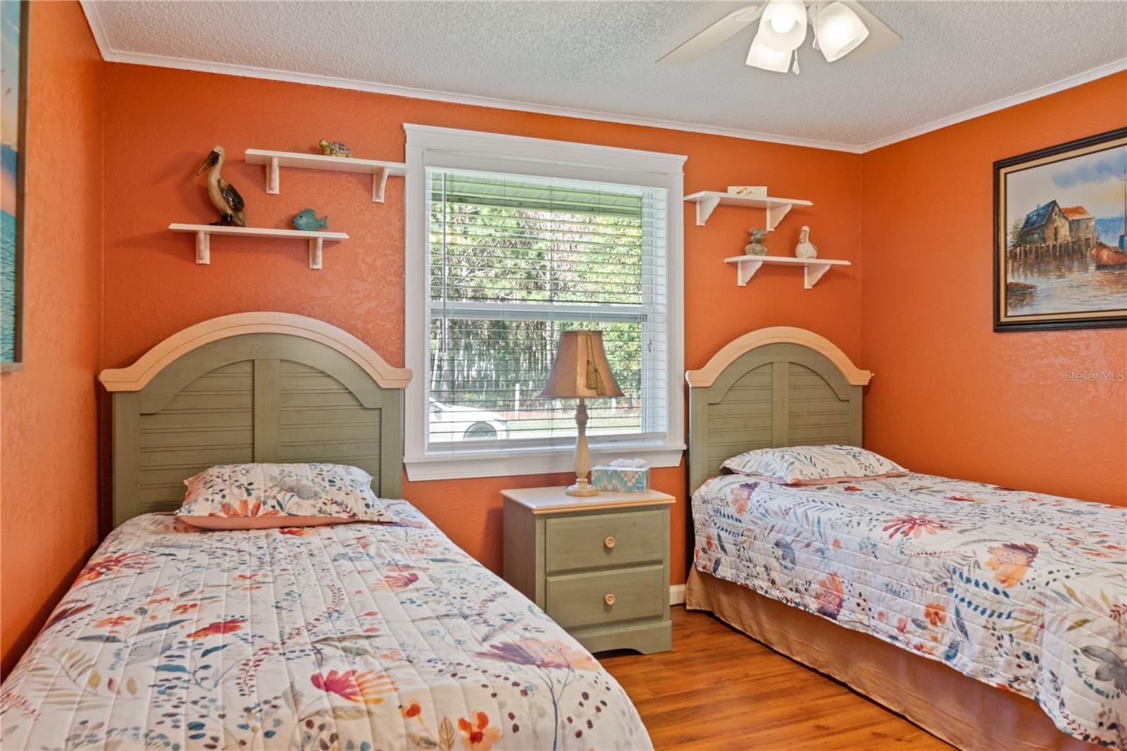 Image 16 of 43 For 401 Woodlawn Terrace