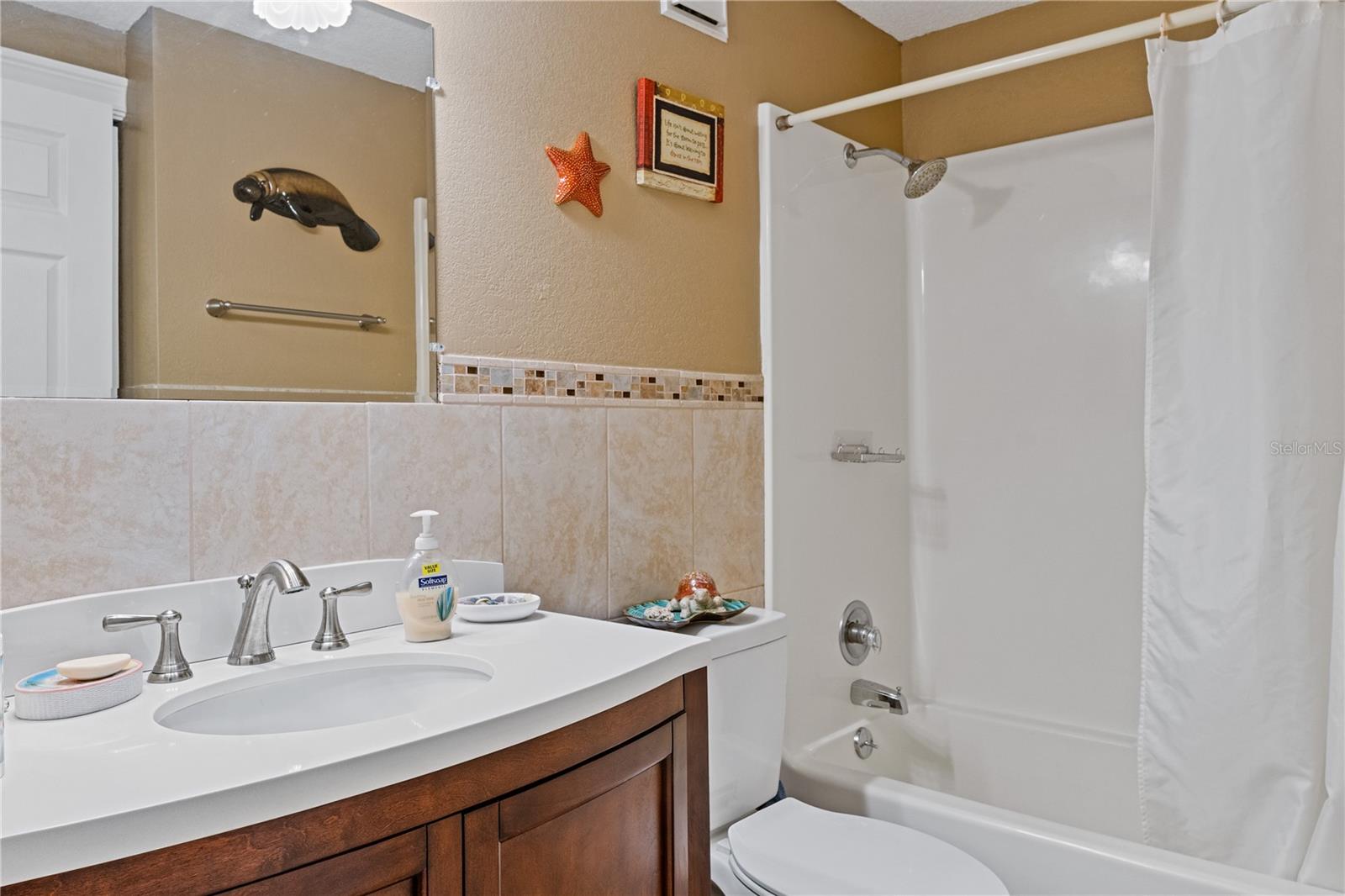 Image 19 of 43 For 401 Woodlawn Terrace