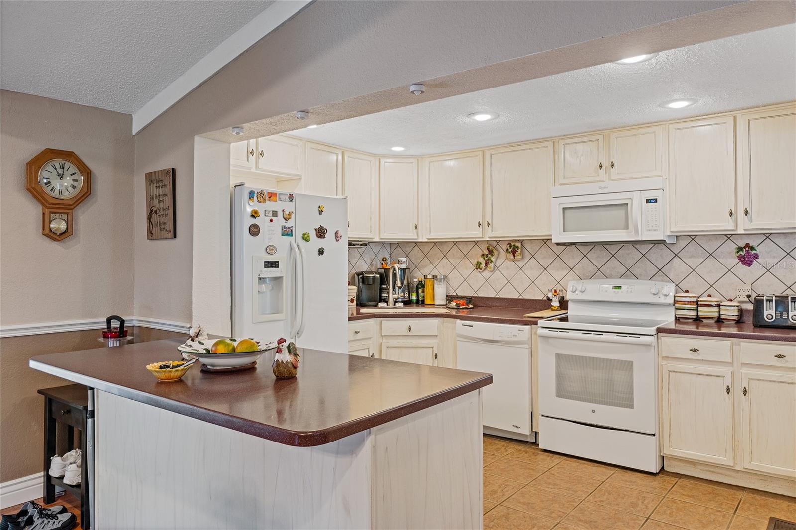 Image 24 of 43 For 401 Woodlawn Terrace
