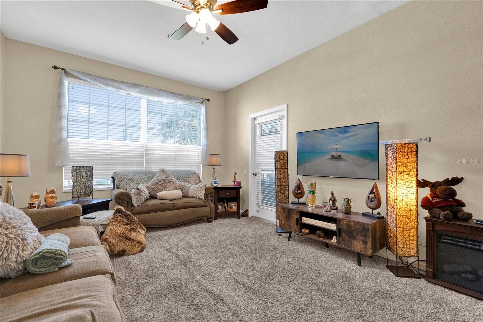 Image 10 of 32 For 8103 Coconut Palm Way 205
