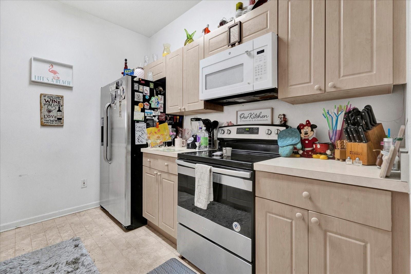 Image 12 of 32 For 8103 Coconut Palm Way 205