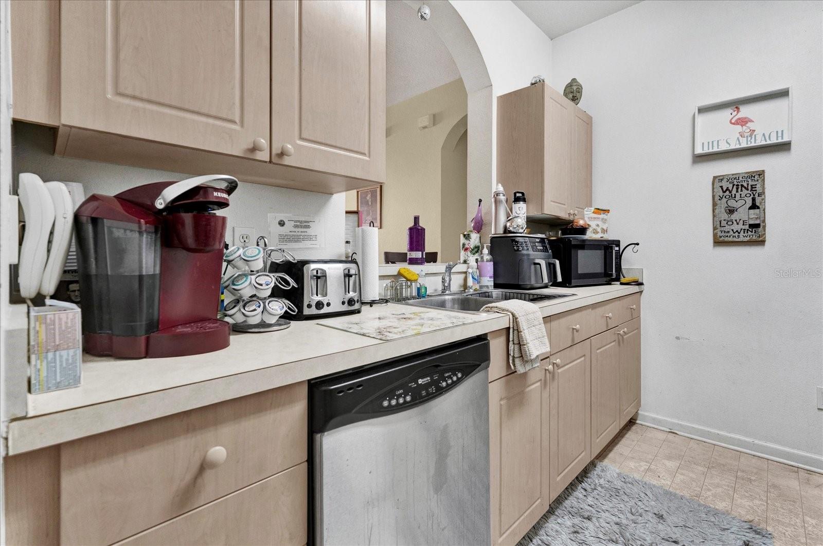 Image 13 of 32 For 8103 Coconut Palm Way 205
