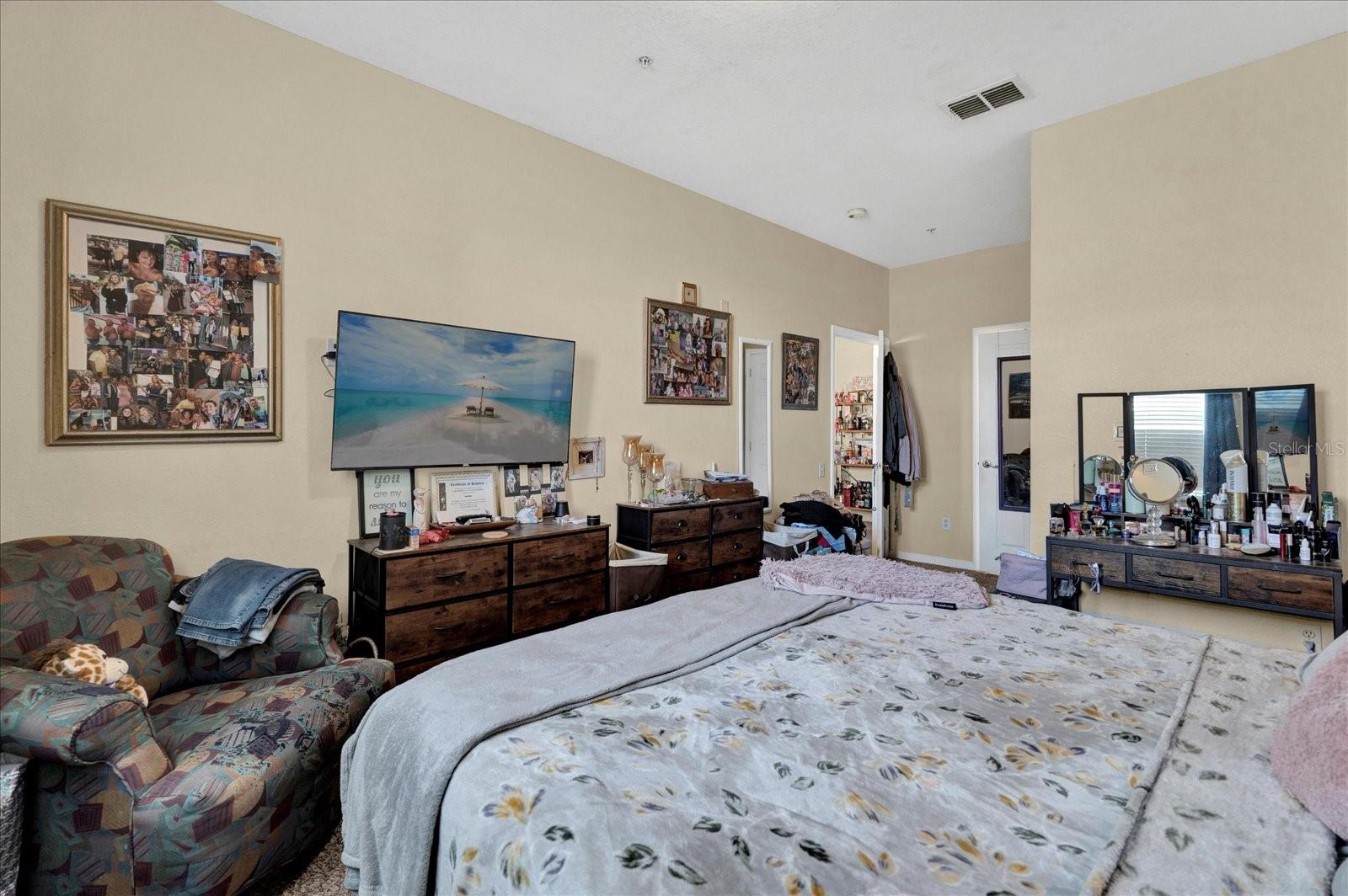 Image 14 of 32 For 8103 Coconut Palm Way 205