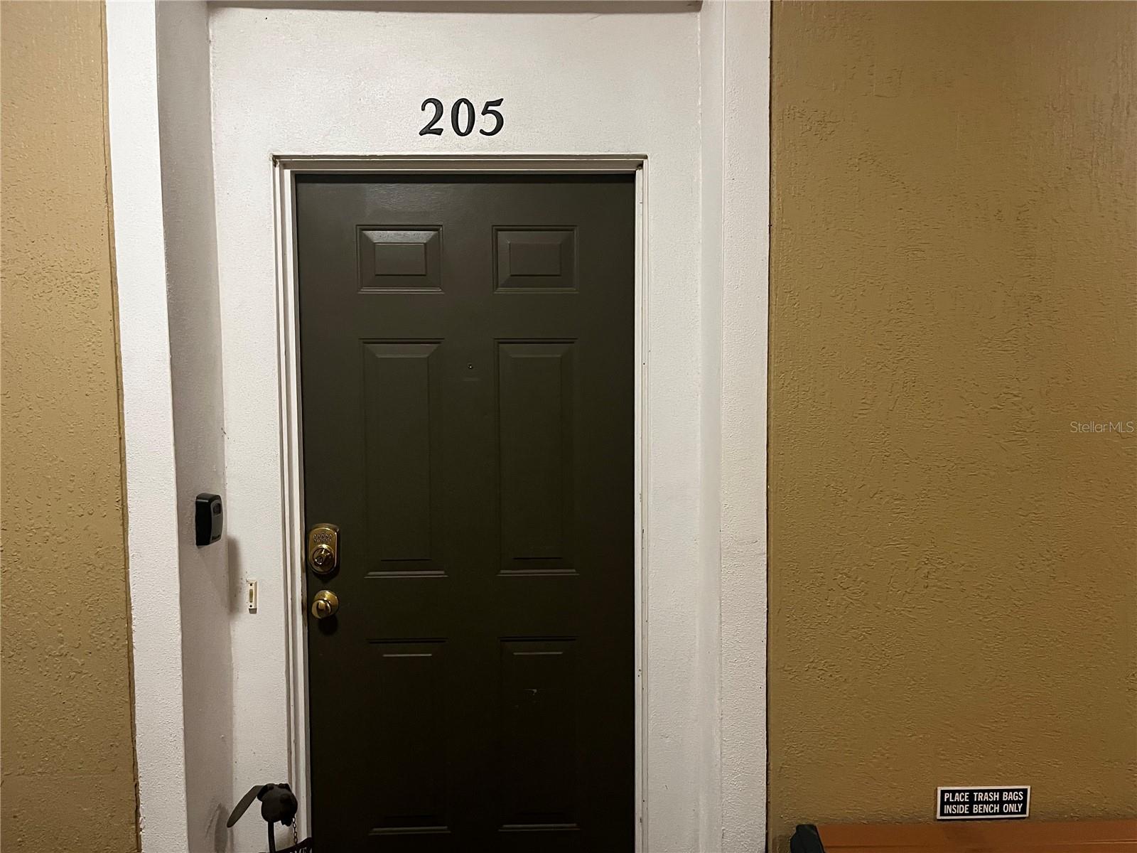 Image 4 of 32 For 8103 Coconut Palm Way 205