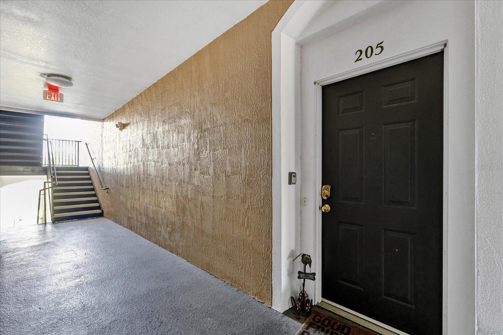 Image 5 of 32 For 8103 Coconut Palm Way 205