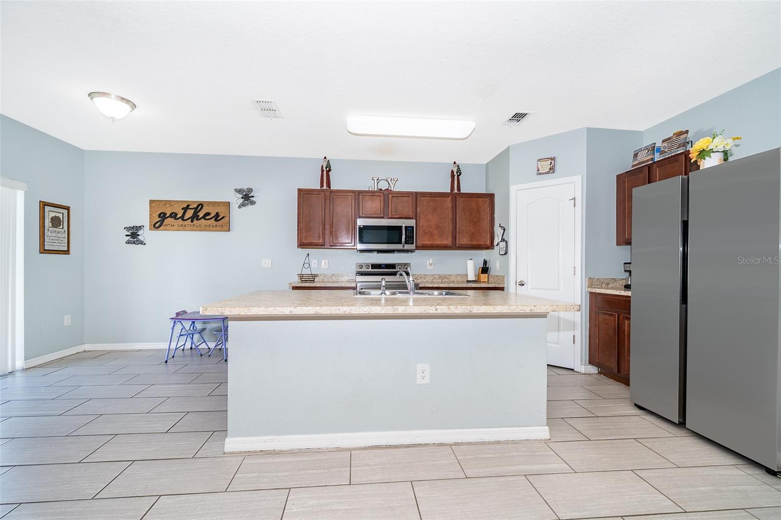 Image 4 of 19 For 579 Lucerne Boulevard