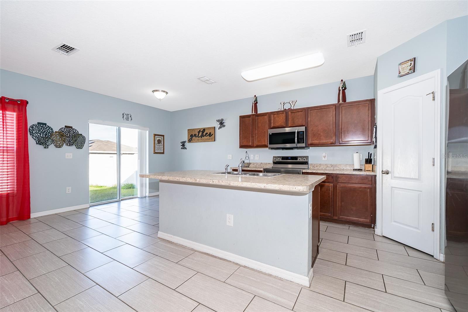 Image 5 of 19 For 579 Lucerne Boulevard