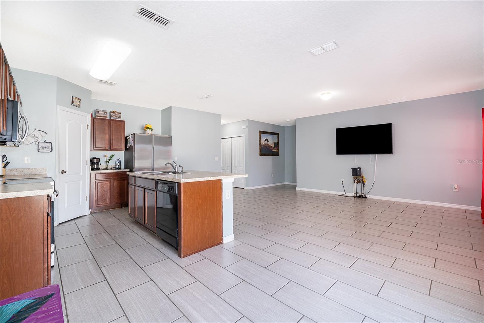 Image 6 of 19 For 579 Lucerne Boulevard
