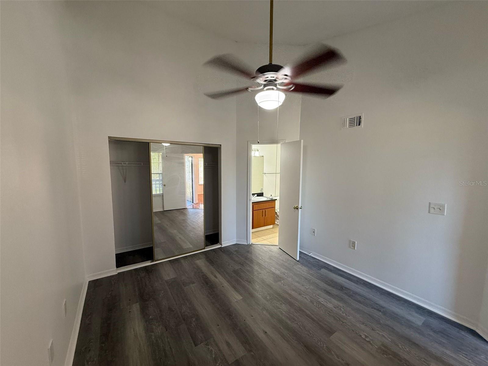 Image 19 of 24 For 433 Fountainhead Circle 288