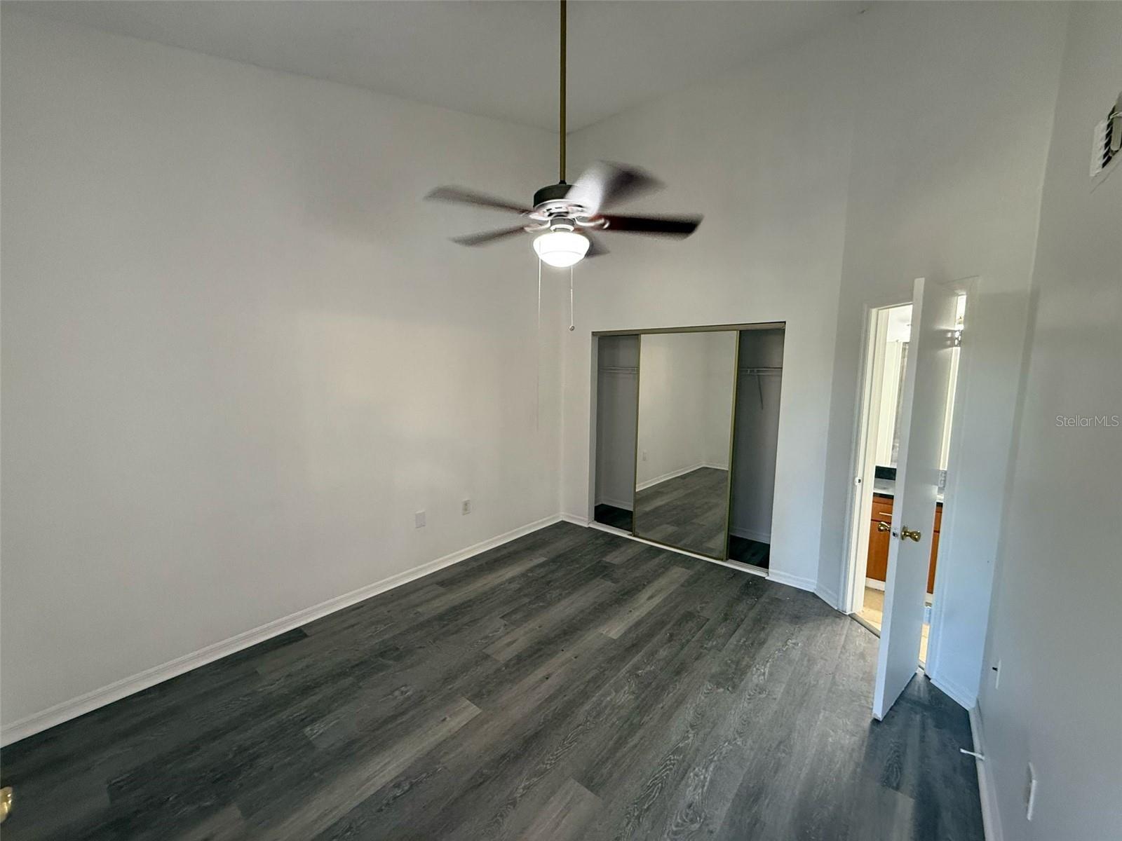 Image 20 of 24 For 433 Fountainhead Circle 288