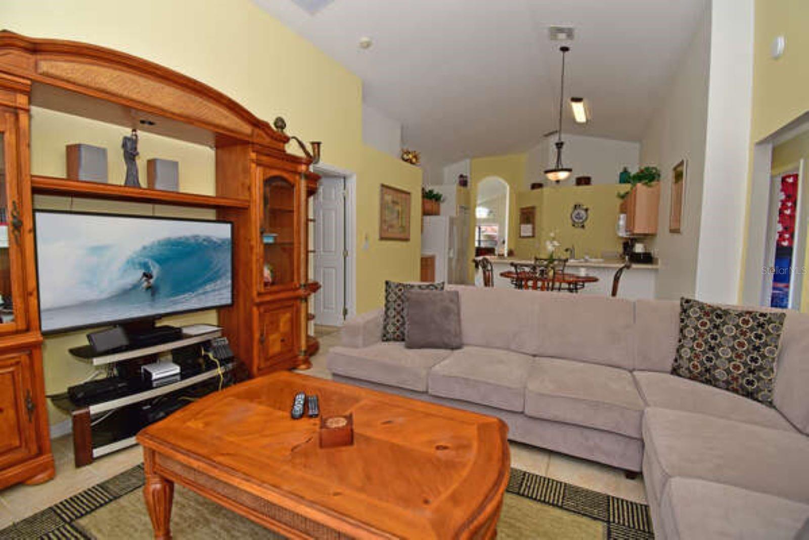 Image 7 of 43 For 215 Cordova Avenue