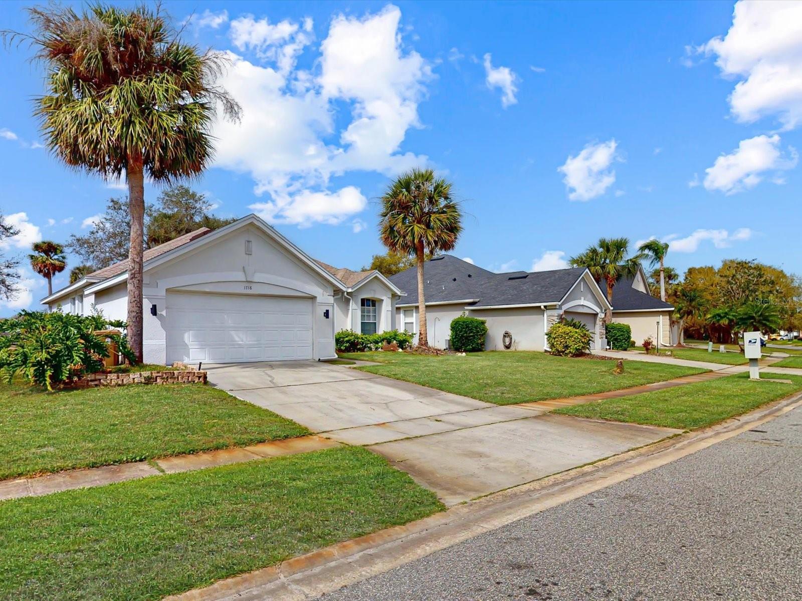 Image 2 of 30 For 1718 Golfview Drive