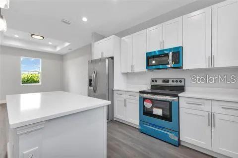 Image 4 of 13 For 9243 Canna Street