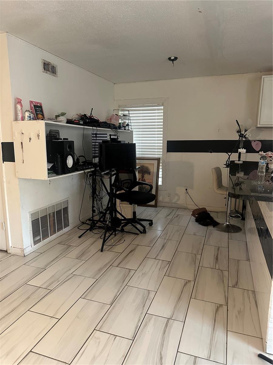 Image 5 of 11 For 837 Quintilian Avenue