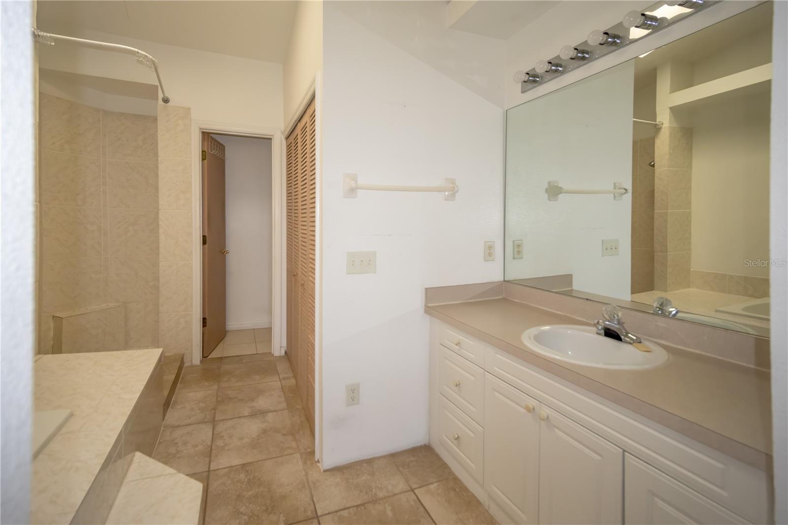 Image 11 of 22 For 873.0 Caribbean Drive A