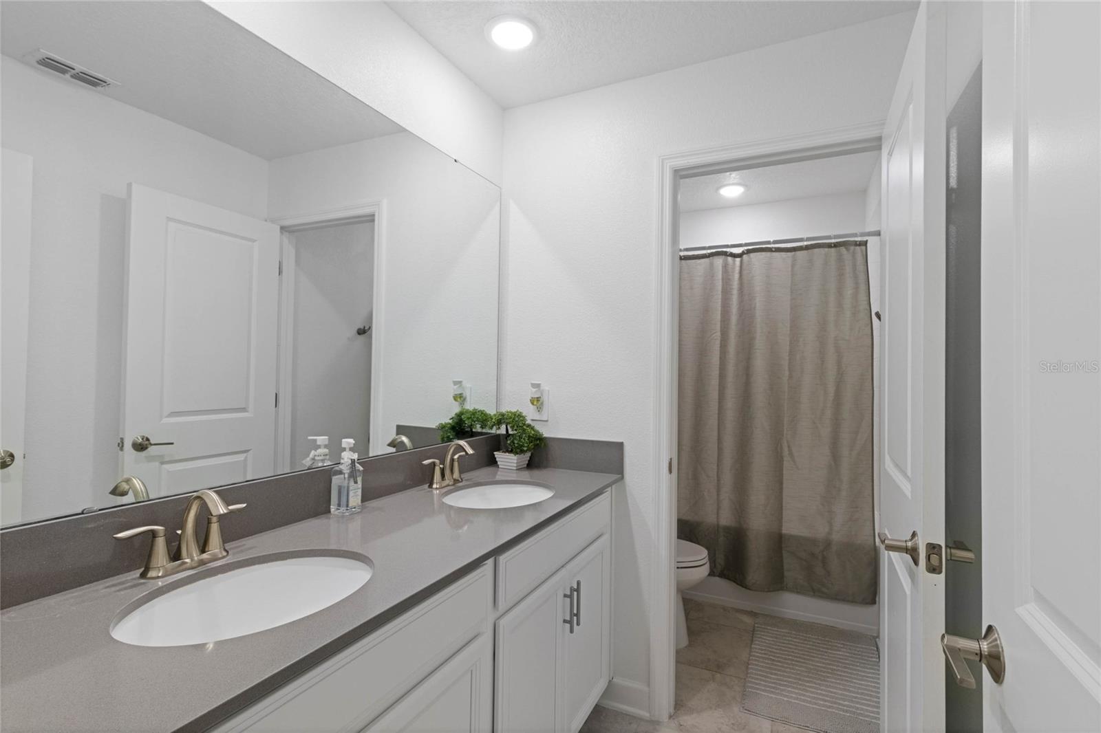 Image 31 of 56 For 2724 Camden Ln
