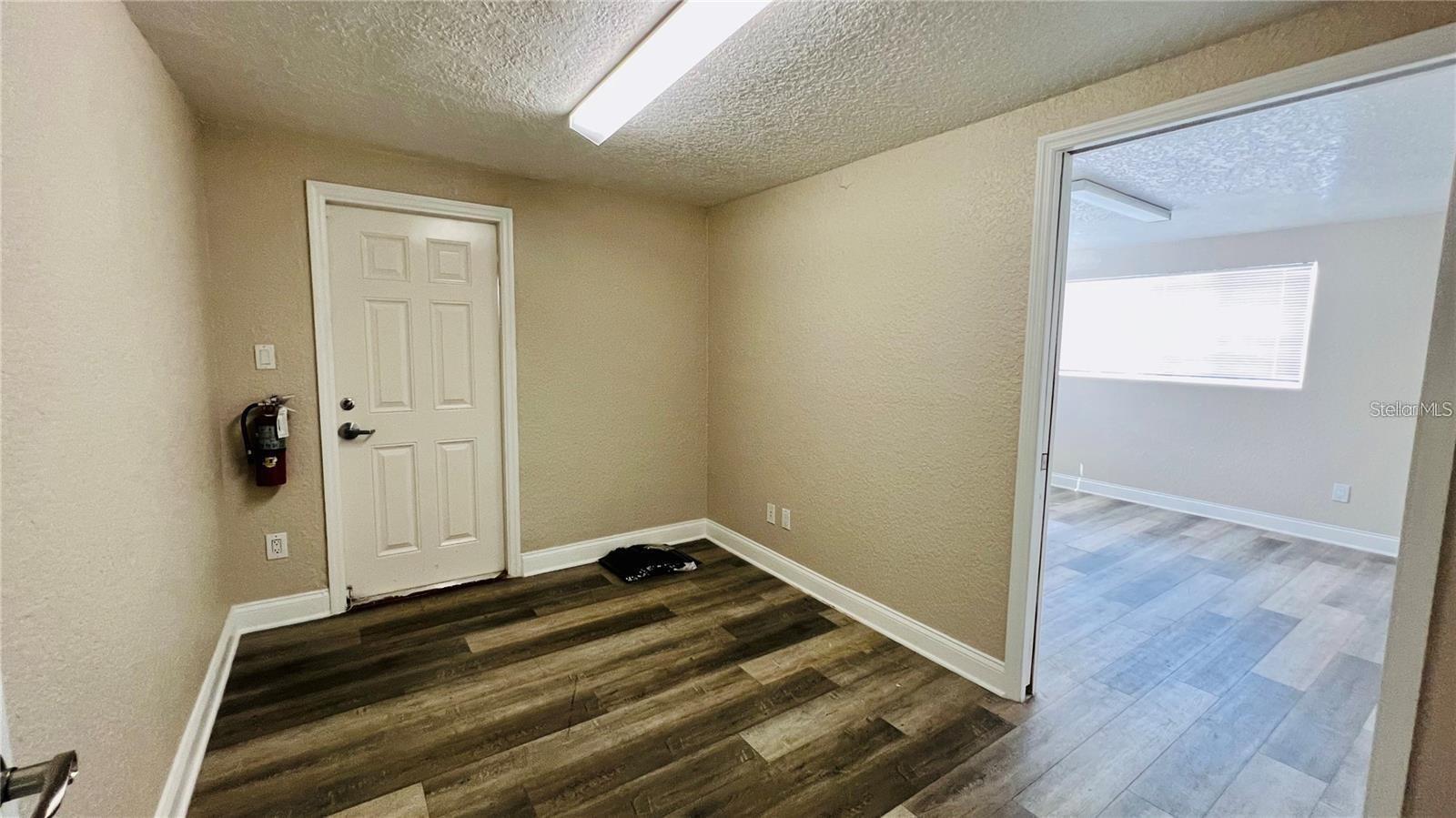 Image 6 of 17 For 711 Amelia Street Unit B