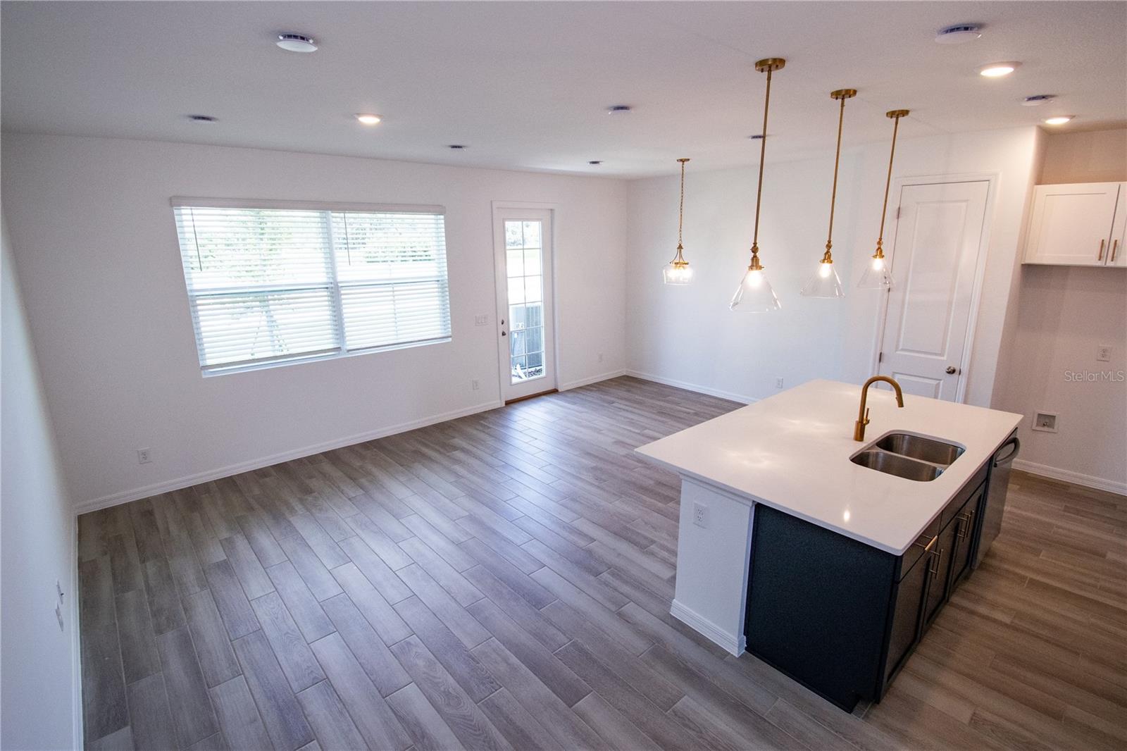 Image 4 of 20 For 947 Conch Road