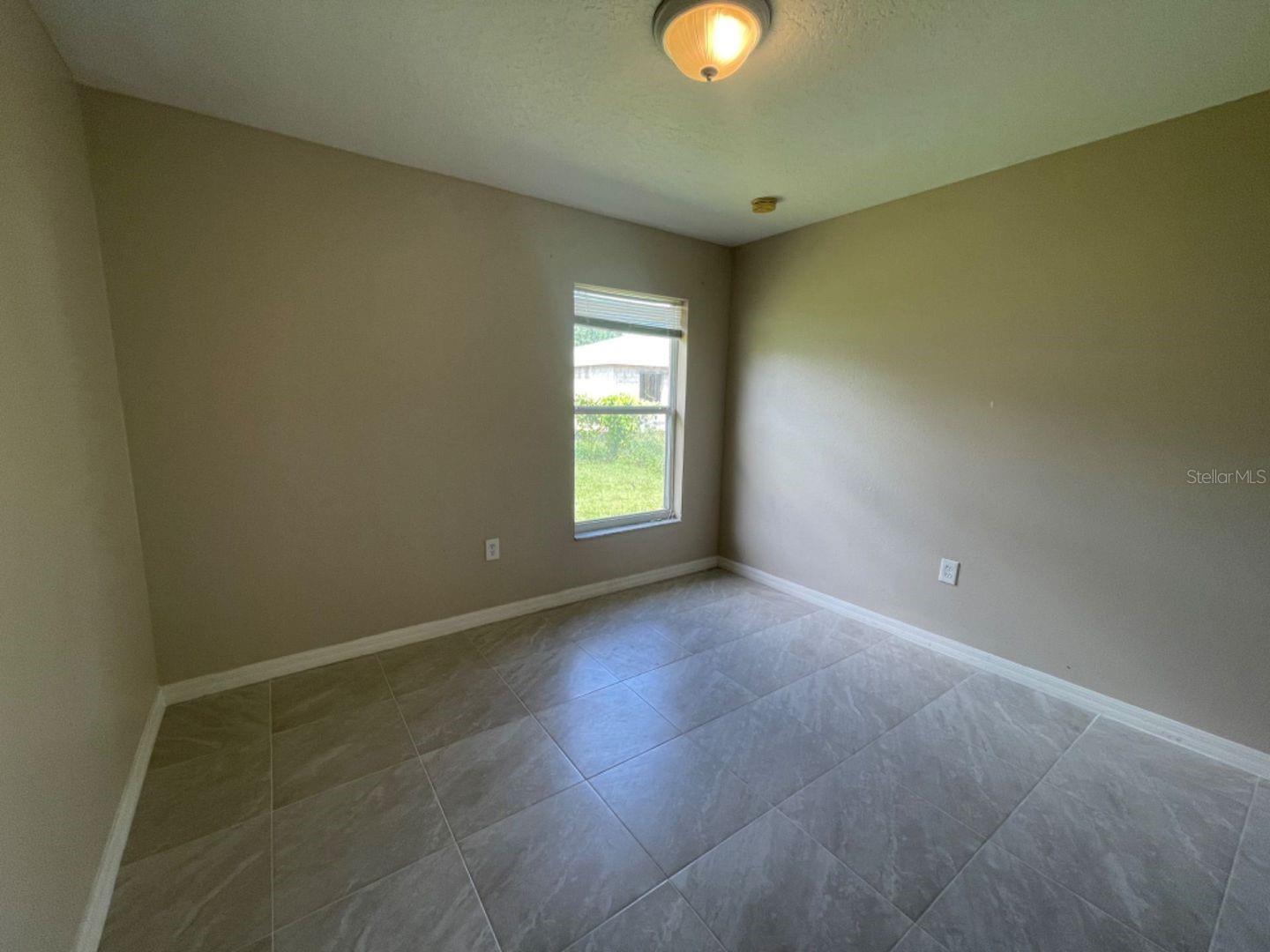 Image 13 of 28 For 568 Finch Court