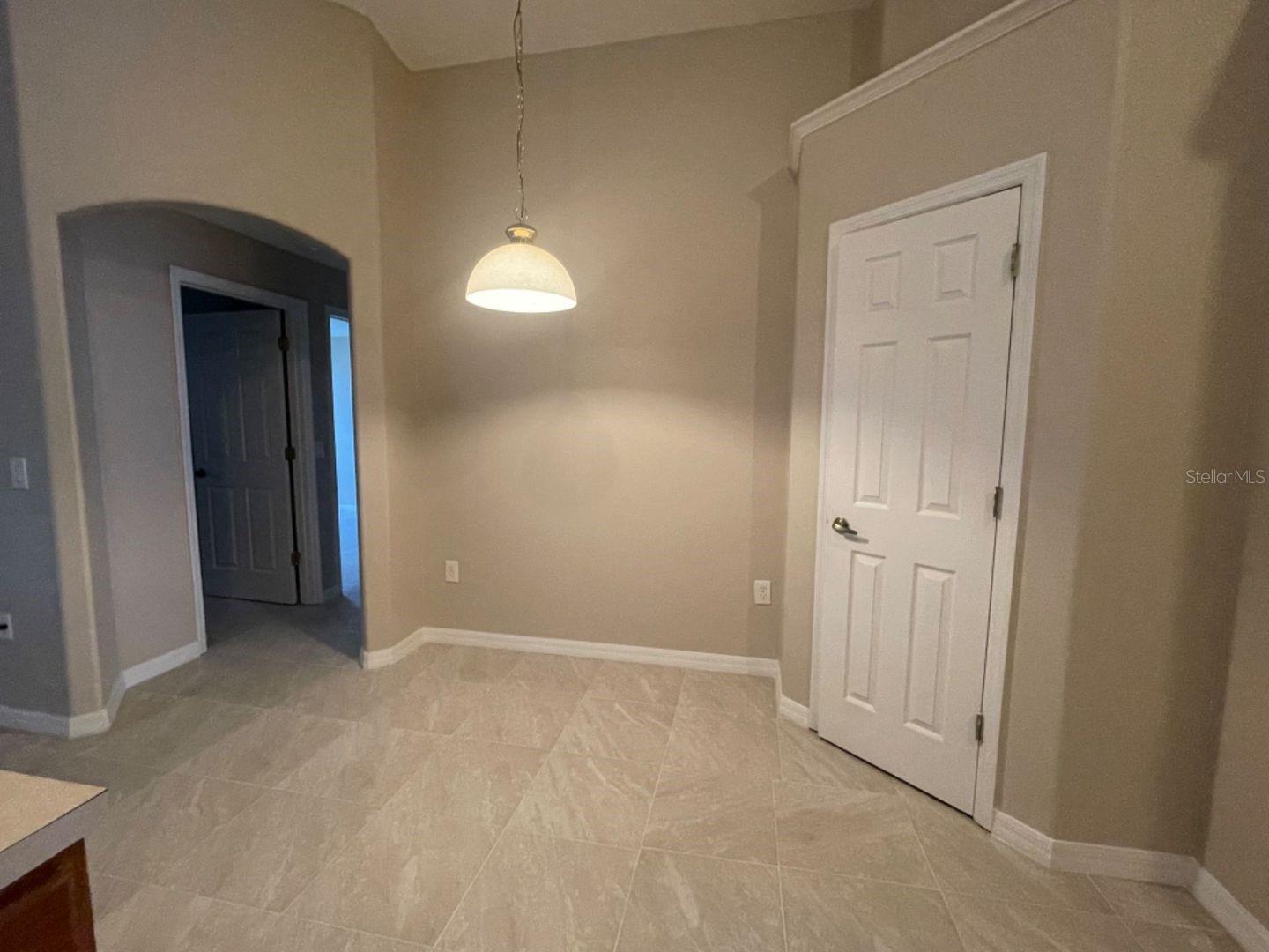 Image 15 of 28 For 568 Finch Court