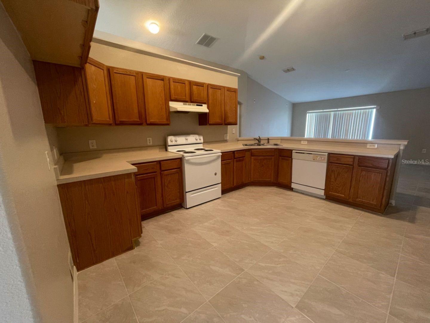 Image 18 of 28 For 568 Finch Court