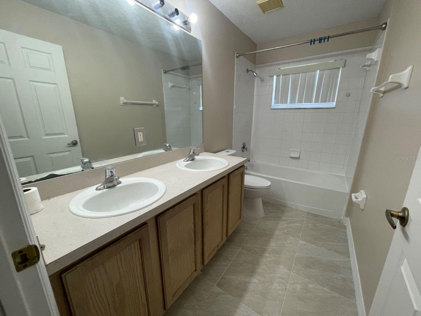 Image 25 of 28 For 568 Finch Court