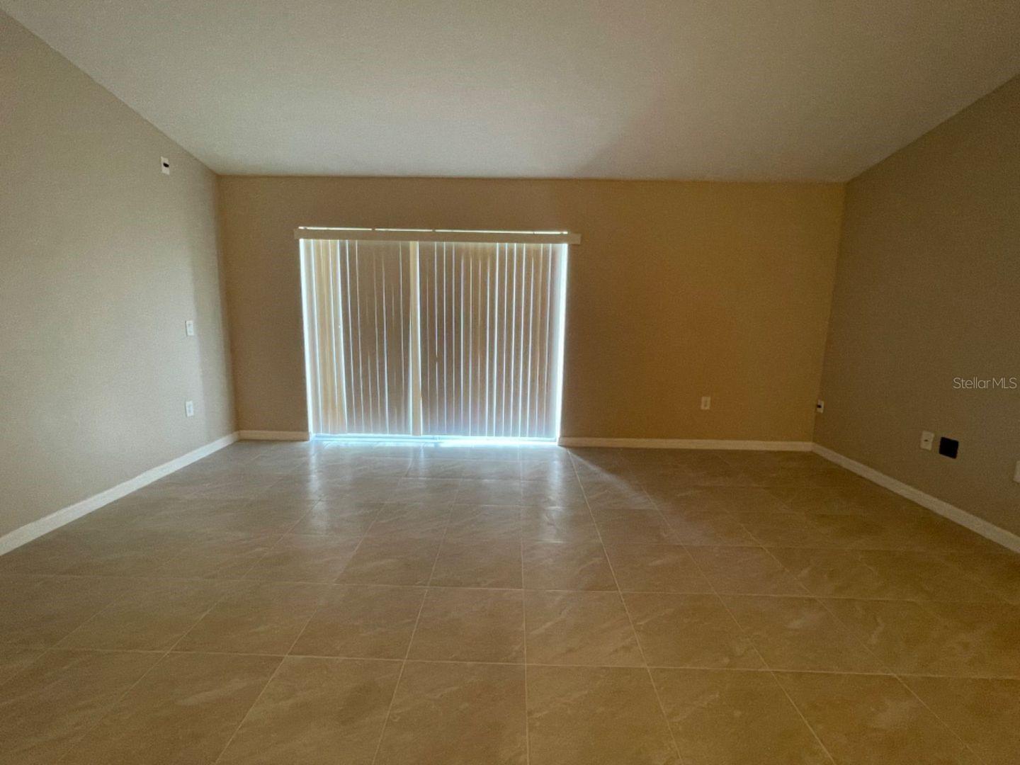 Image 5 of 28 For 568 Finch Court
